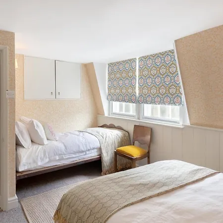 Central Apartment With Private Parking Бат Экстерьер фото